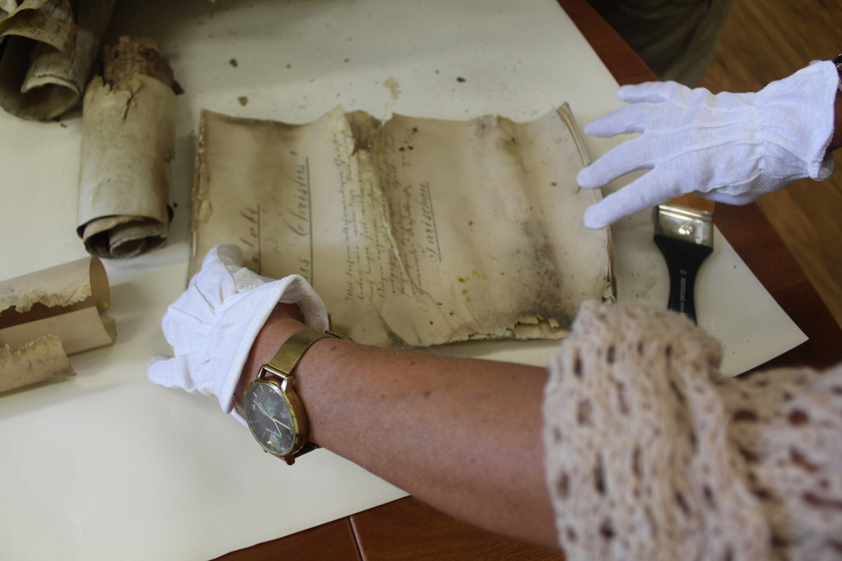 W hełmie wieży kościoła w Jaroszowie odkryto kapsułę czasu, a tam cenne dokumenty[FOTO] 