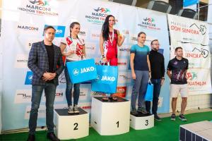 Brygida Szymańska z Jaroszowa na podium świdnickiego triathlonu pod dachem [FOTO]
